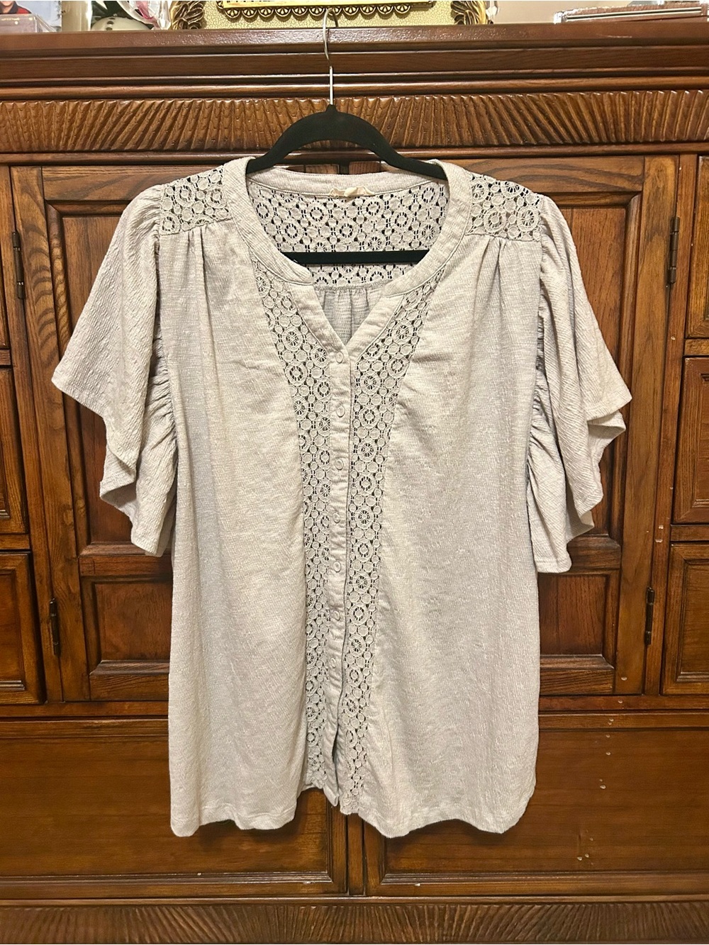 Easel Light Gray Lace-Trim Flutter Sleeve Top size L blouse